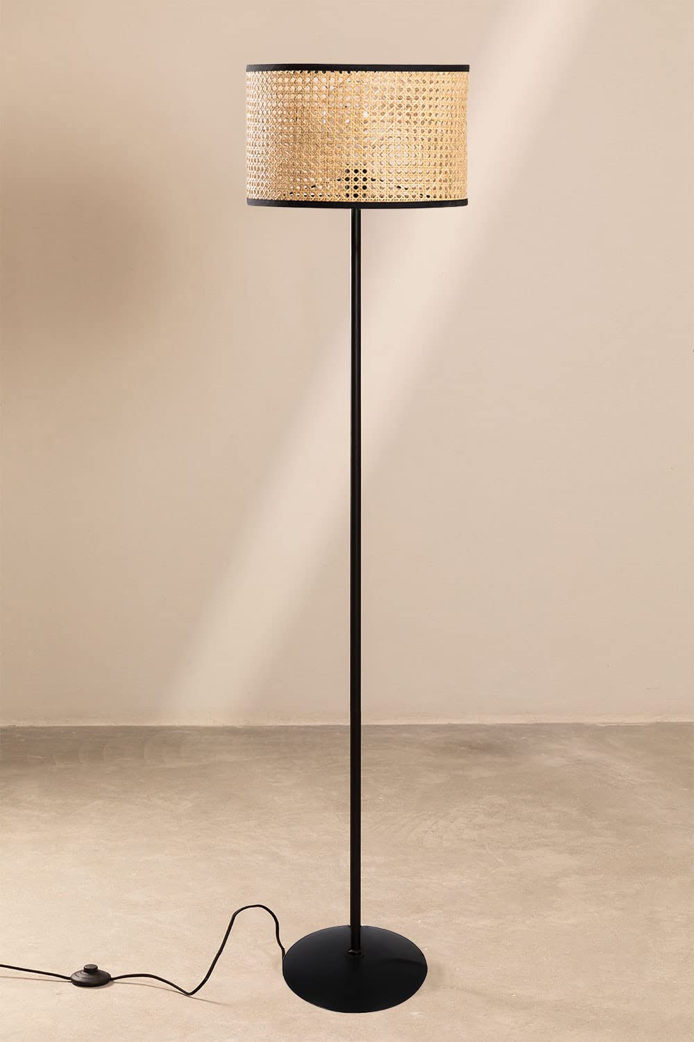 Rattan standing online lamp